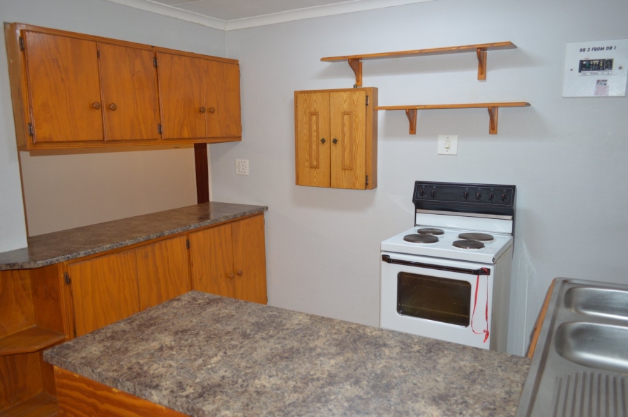To Let 2 Bedroom Property for Rent in Songloed North West